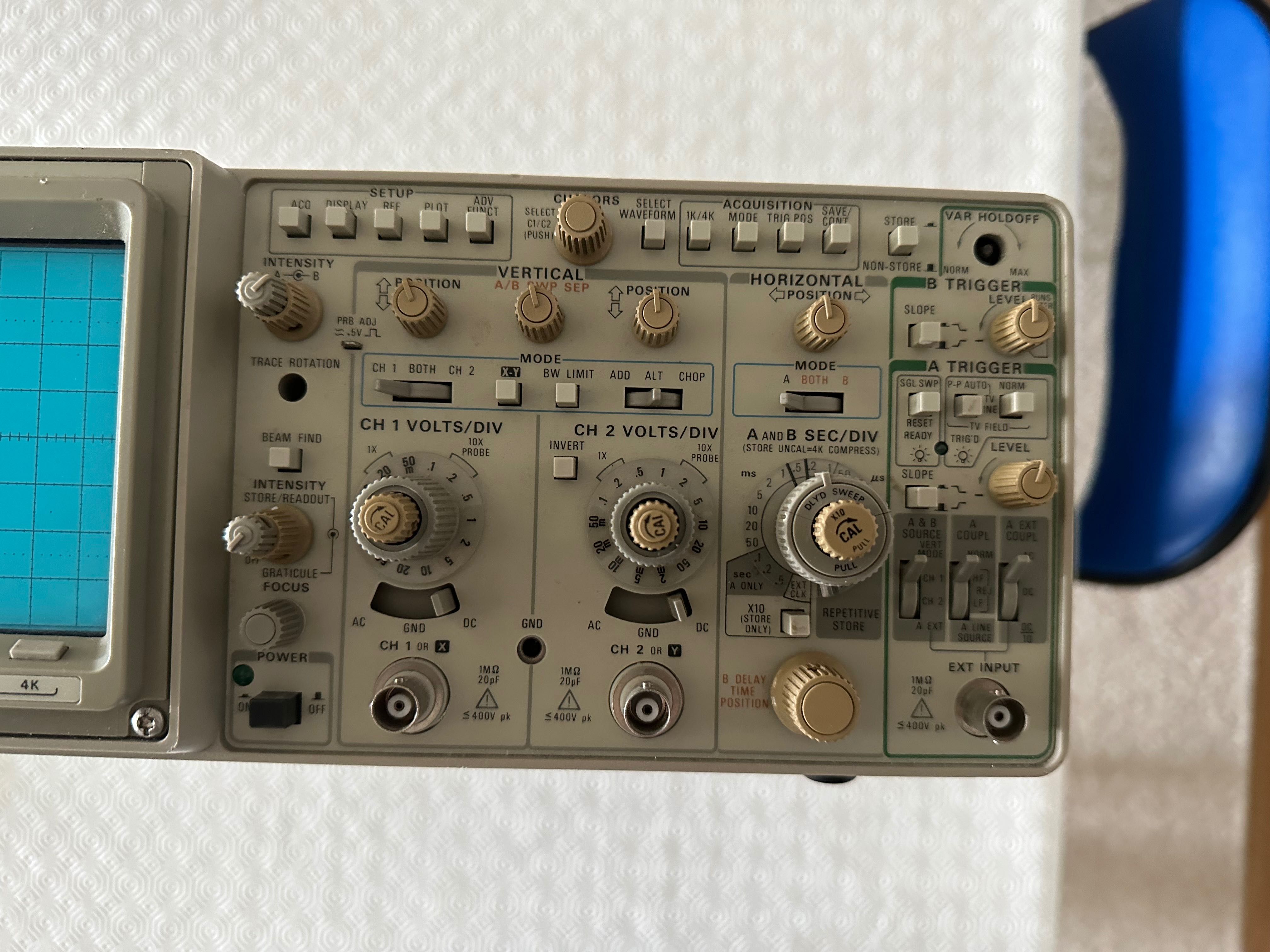 Osciloscópio Tektronix 2232 de 100 MHz