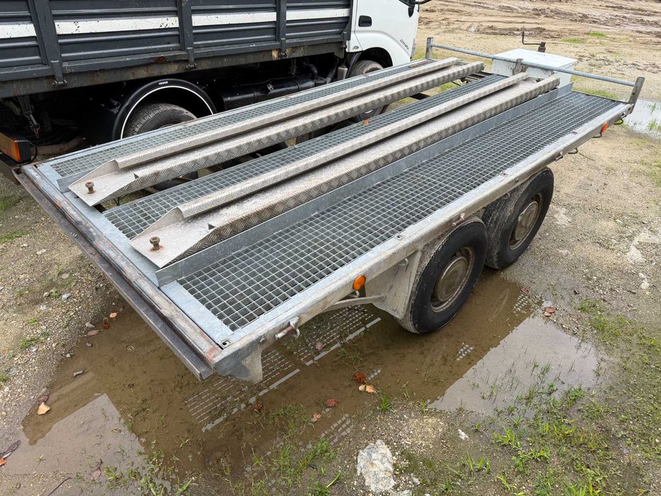 Reboque com documentos