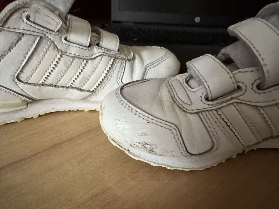 Кросівки білі  adidas