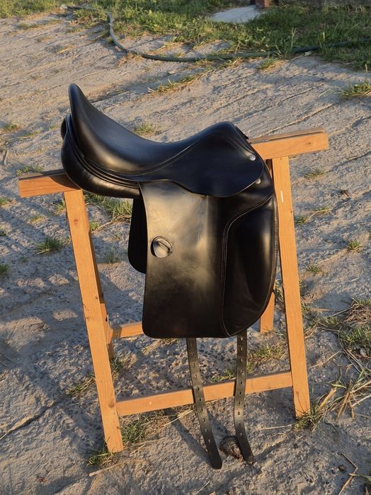 Czarne Siodło ujeżdżeniowe amerigo vega 17 M wełna