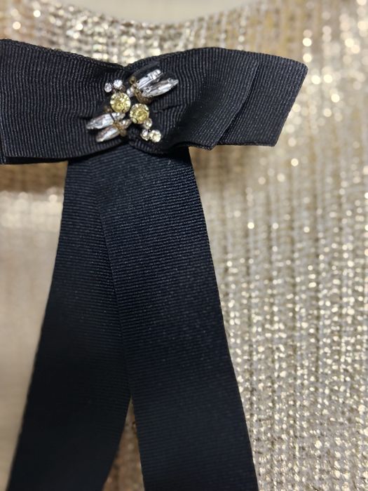 Золотая кофта вязаная с брошью Denny rose