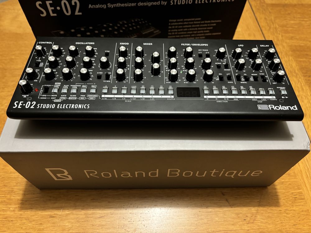 Roland SE-02 - Syntezator analogowy