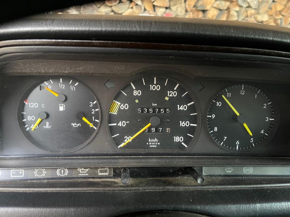 Mercedes 190 D .