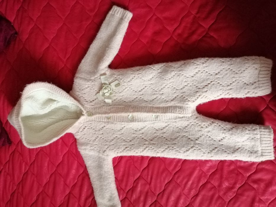 Вязаный демикомбинезон для девочки