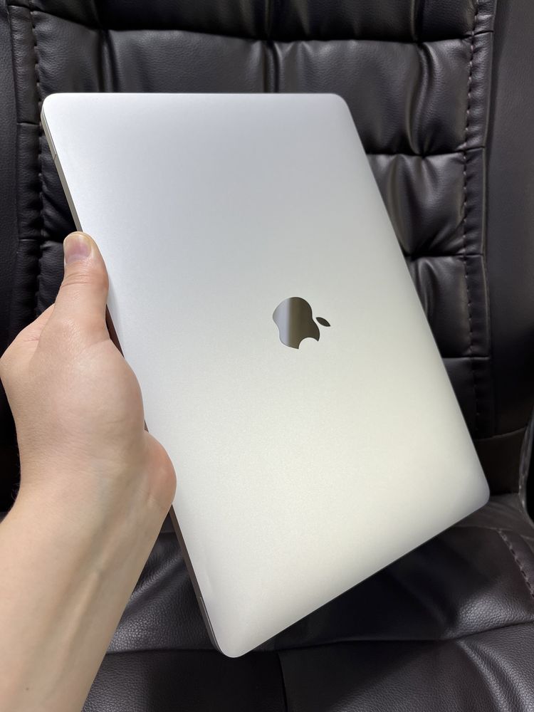 MacBook Air (Retina, 13-inch, 2020) icloud On єкран плохой