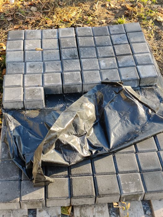 Продам остатки ( 8 м.кв.) тротуарной плитки ТМ Брукленд ( Brukland)
