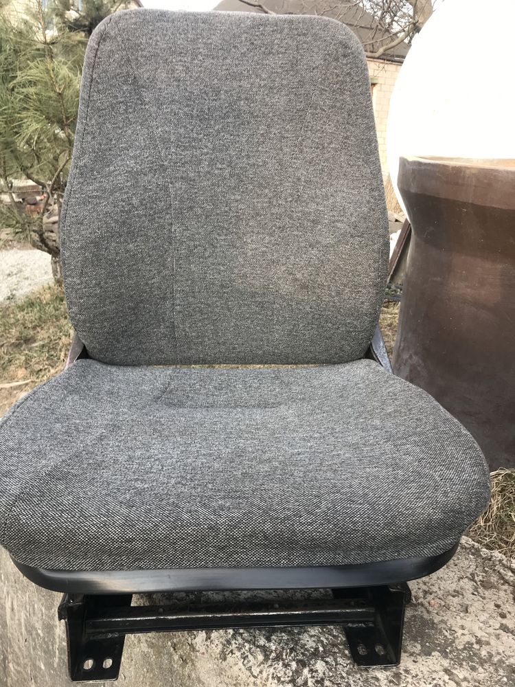 Продам бу сидения для с/х  техники