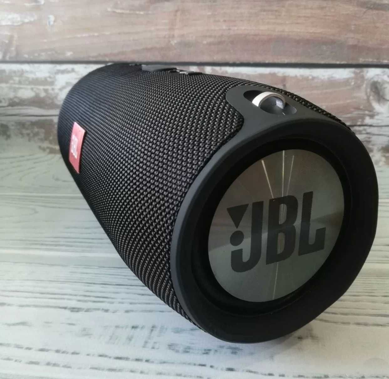 coluna portátil JBL Xtreme