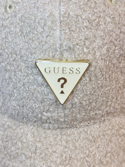 Кепка бежева Guess