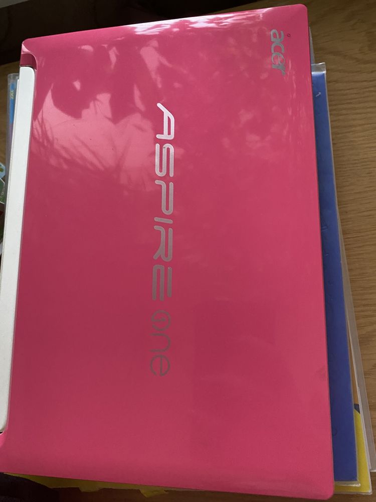 нетбук acer aspire one happy рожевий