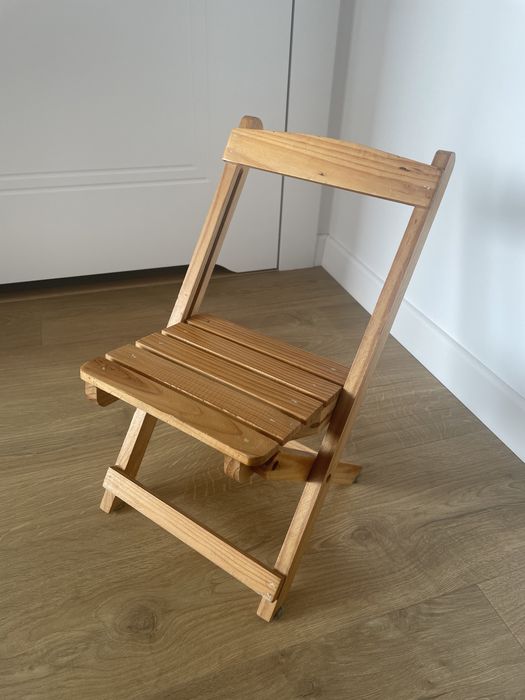 Krzesełko małe drewniane