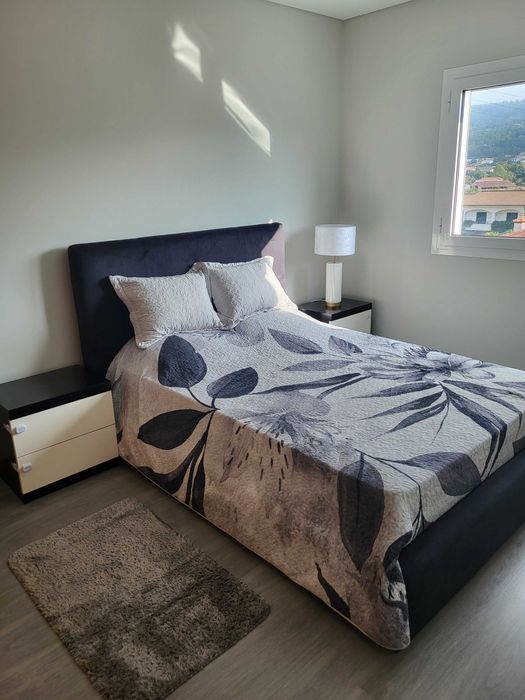 Quarto moderno, usado como novo