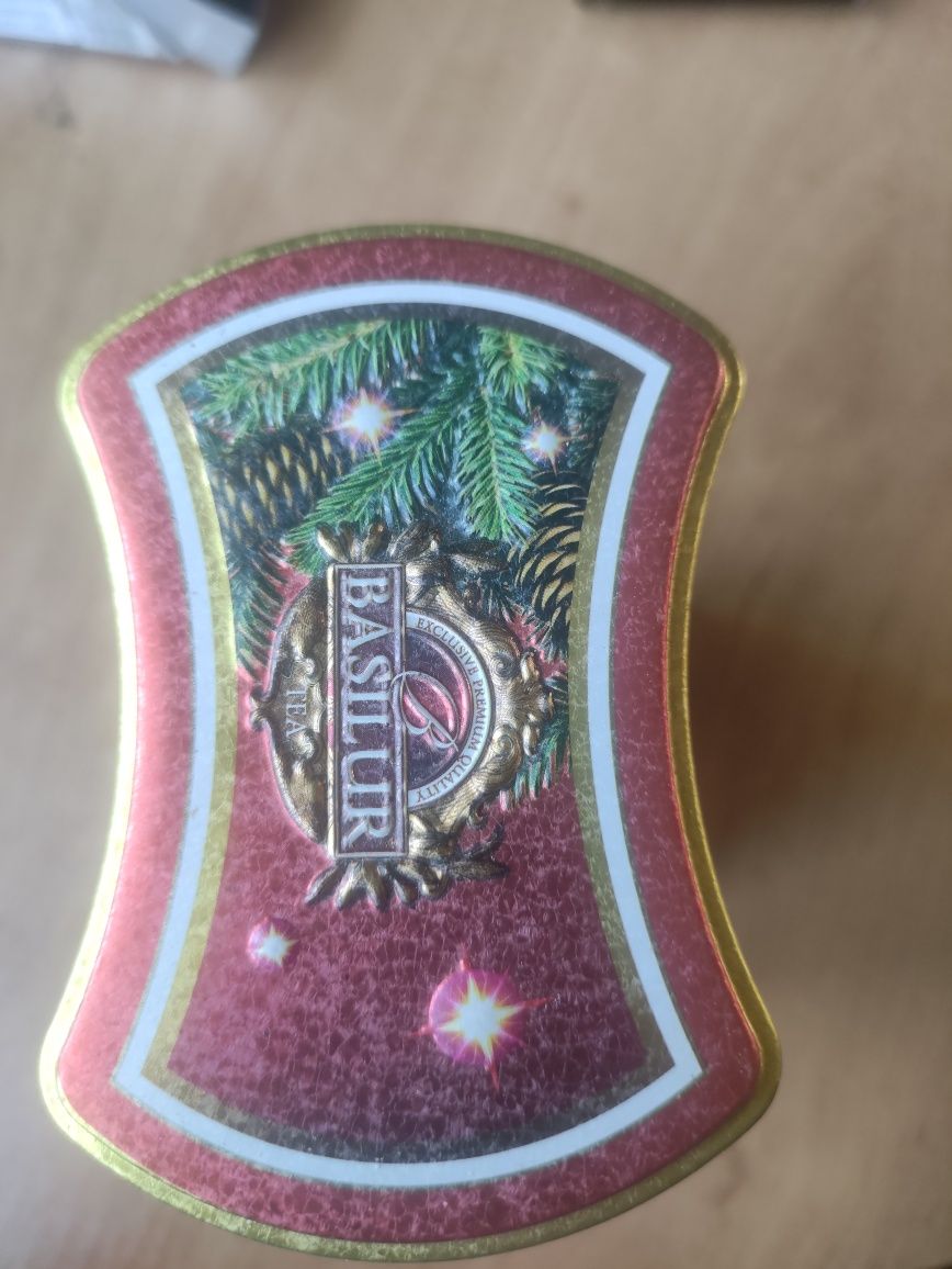 Ozdobna puszka po herbacie Basilur