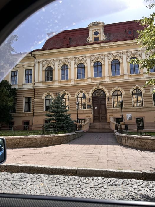 Для 2х—3-х дівчат студенток,вул Університетська, поруч ЧНУ, ОНЮА, БДМУ