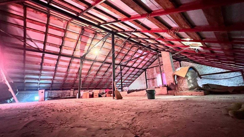 Продається чудовий двоповерховий будинок у мальовничому селі Малинівка