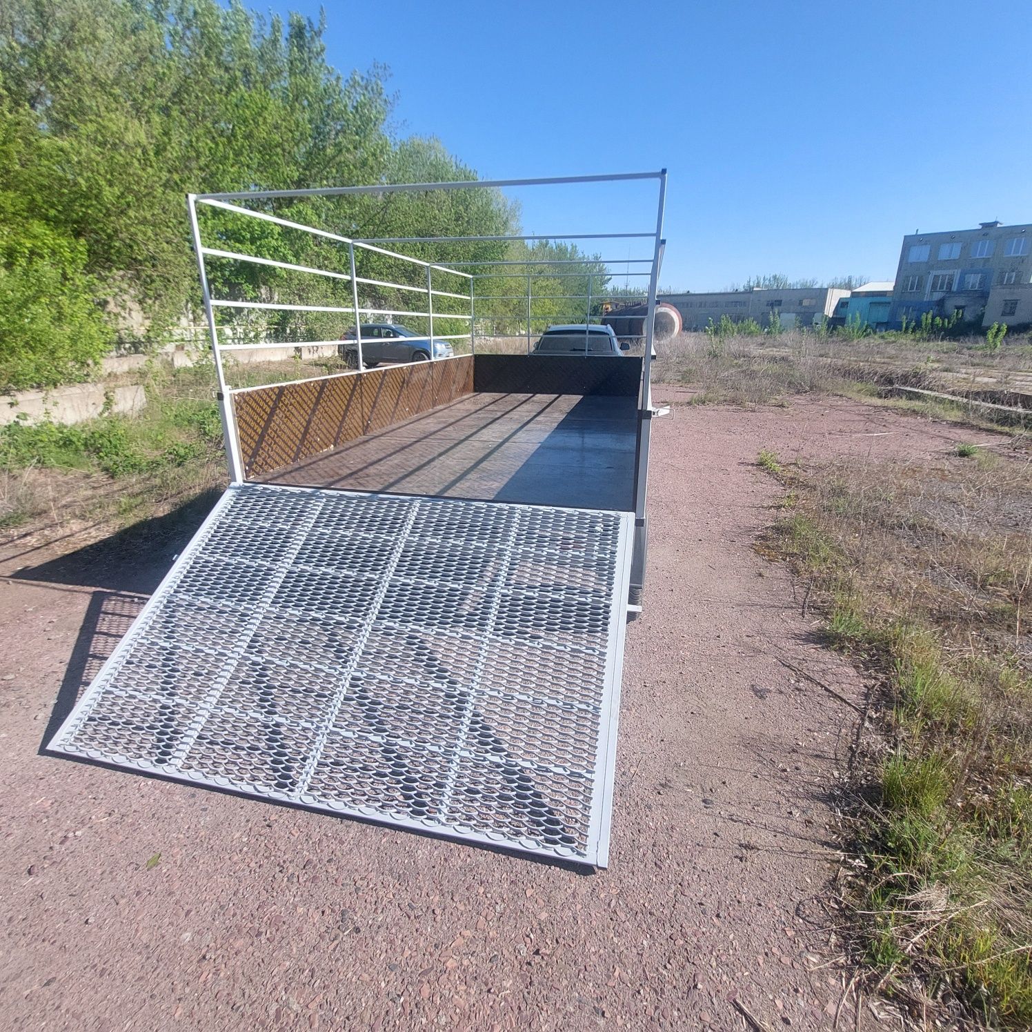 Легковий причіп    с поворотною осью мобильний шиномонтаж скотовоз