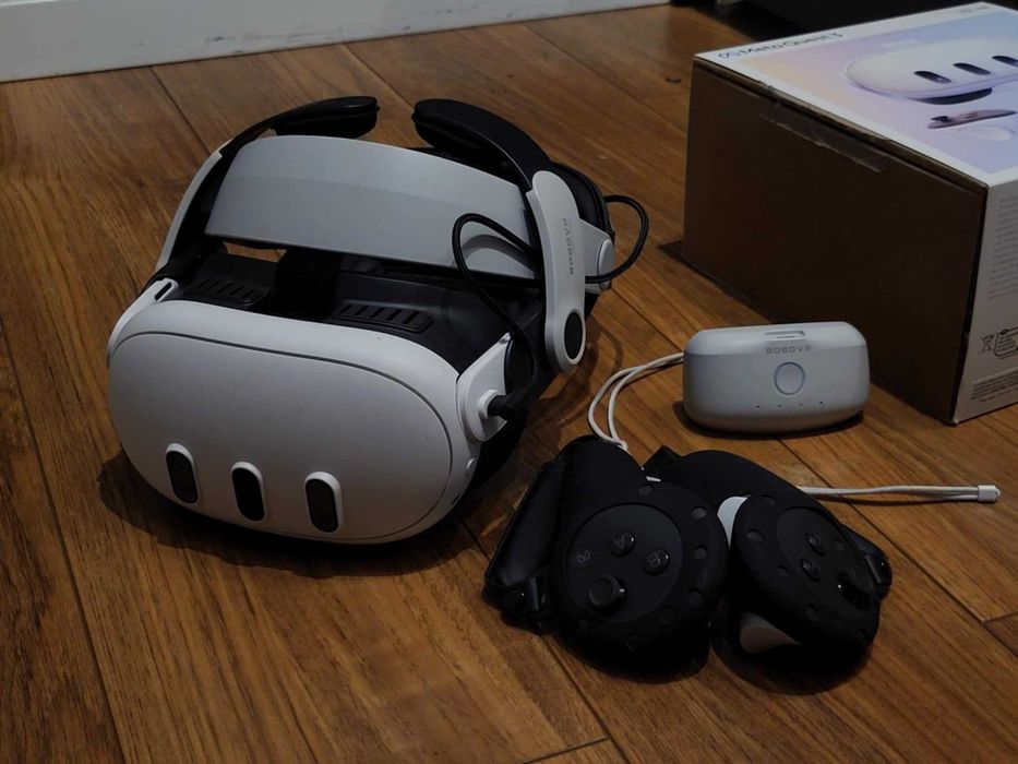Meta Quest 3 + akcesoria (BOBOVR pasek, powerbank, osłonki, nakładki)