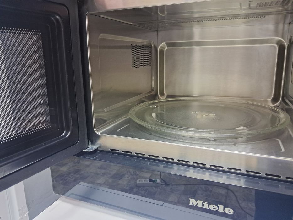 Мікрохвильова піч MIELE  m 8260-2 Німеччина