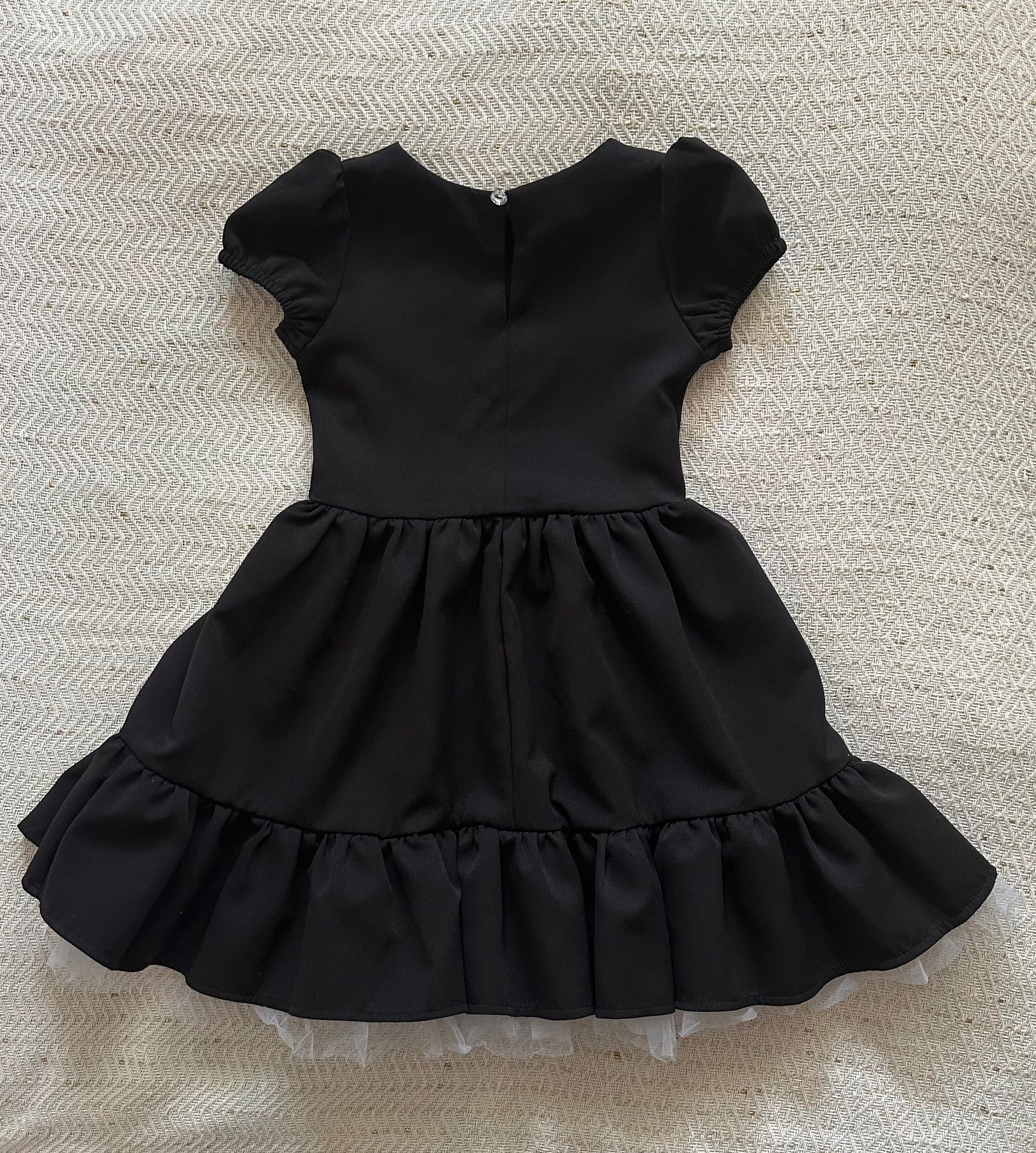 Чорна сукня з фатином
