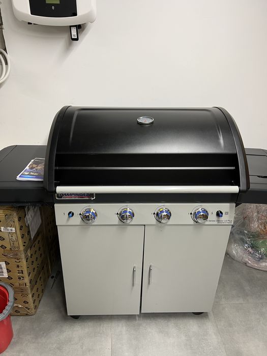 Nowy Campingaz 4 Series Classic LSG Grill Gazowy, Czarny/Srebrny,