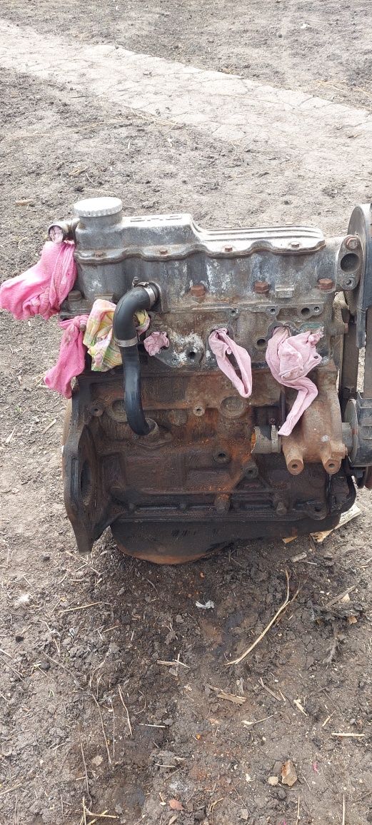 Двигун opel kadett c16nz .