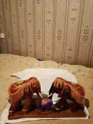 Слоники из дерева, очень красивые.