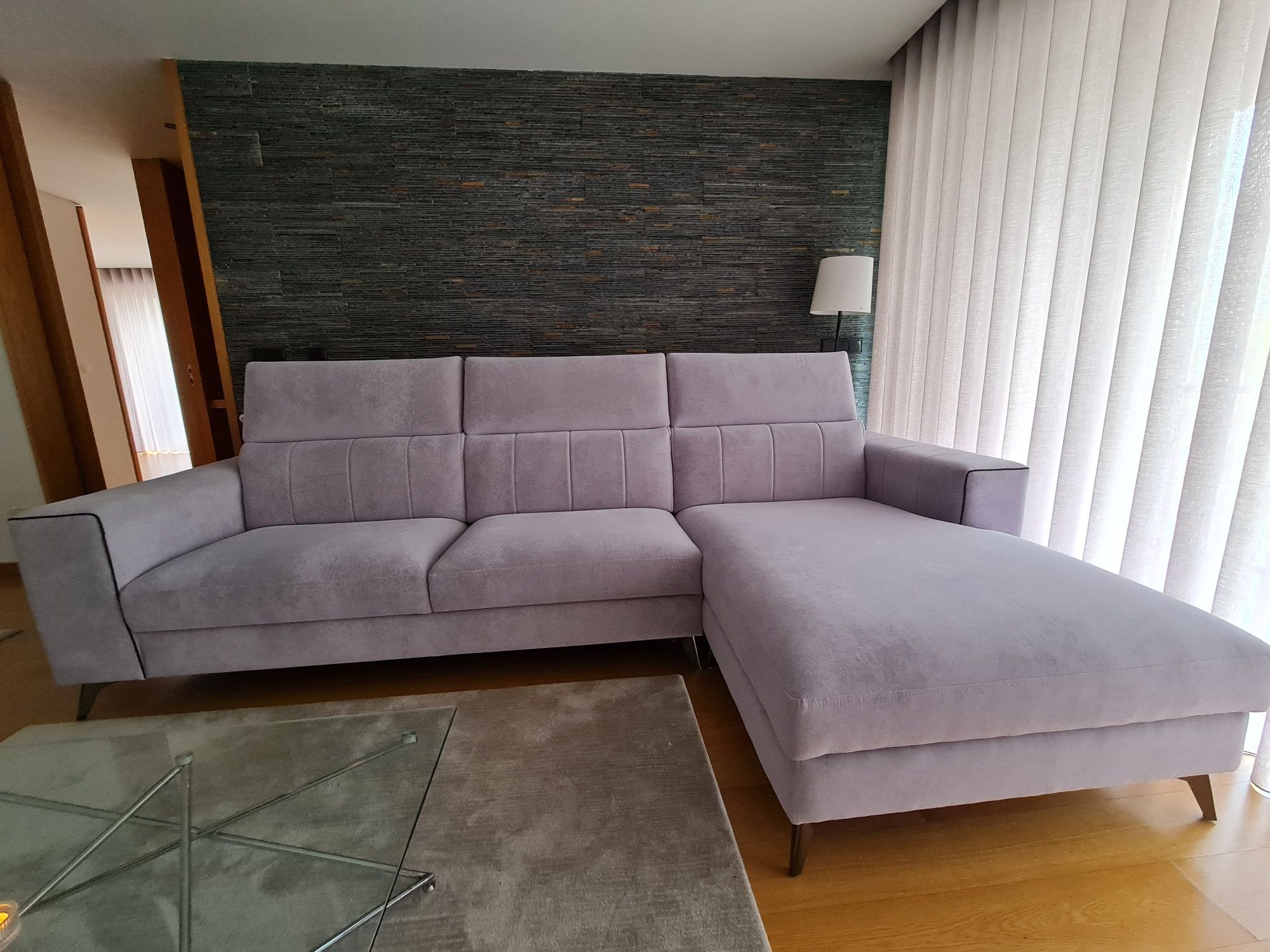 Sofa dois lugares com chaise longe