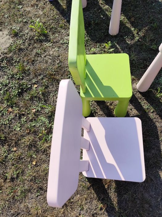 Zestaw stolik i dwa krzesełka Ikea mamut