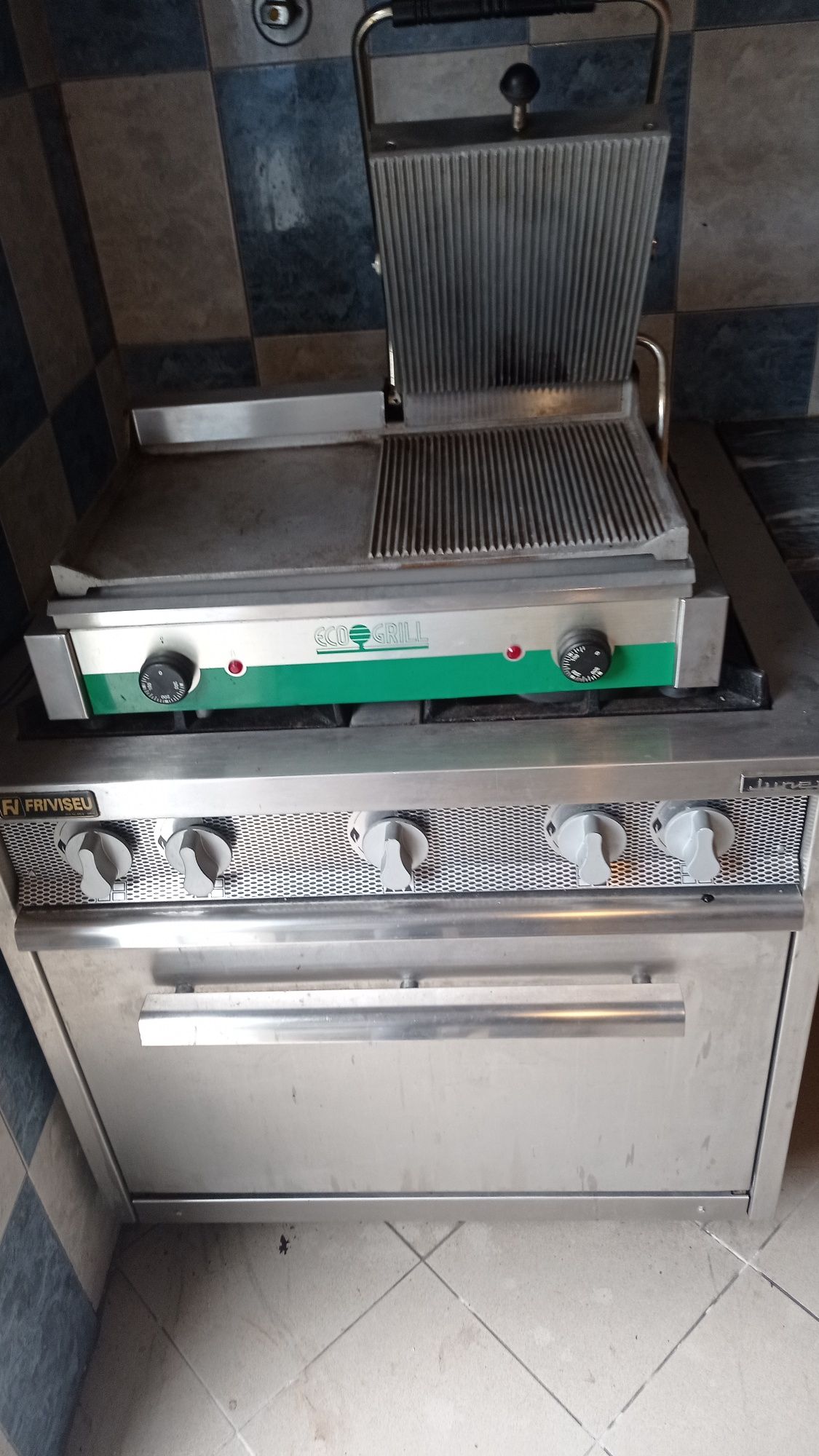 Vendo fogão endostrial 1200€de