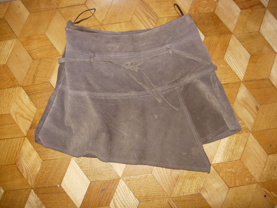 Używana spódnica ze skóry.