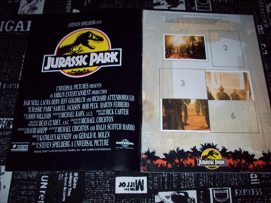 Альбом (журнал) для наклеек «Jurassic Park» Topps Official Lutra Album