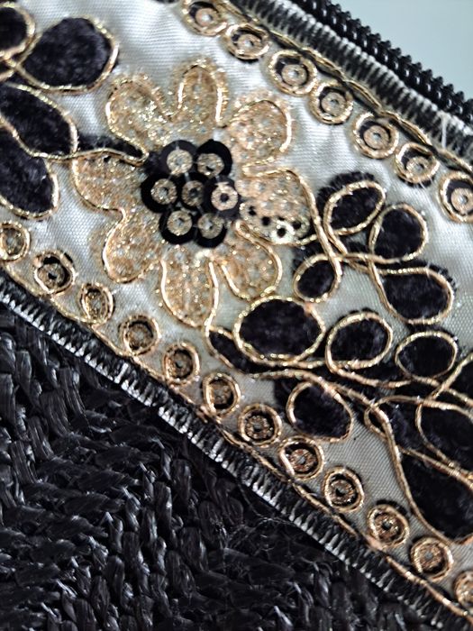 Pochete preta e dourada