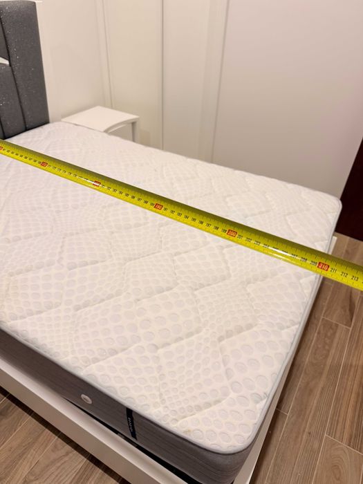 Cama de casal Como nova