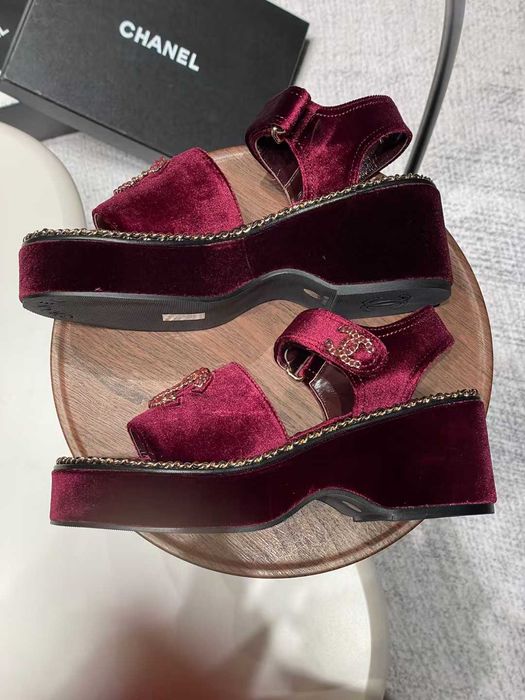 Buty, sandaly klapki, skora 210235