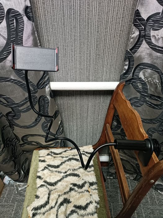 Тримач для планшету або телефону