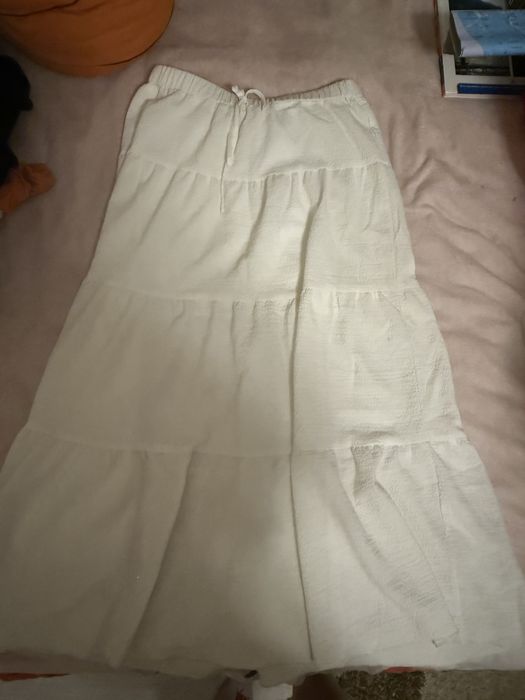 Długa biała spódnica