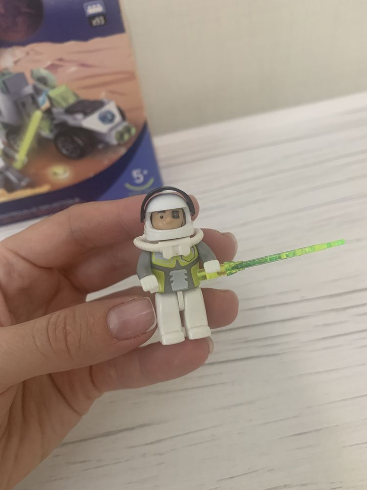 Лего чоловічки ,космонавт та крипер Minecraft
