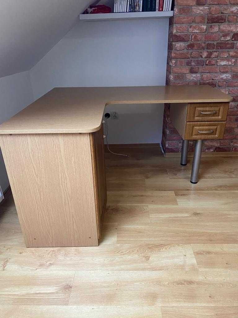 Ustawne narożne biurko z szufladami w idealnym stanie