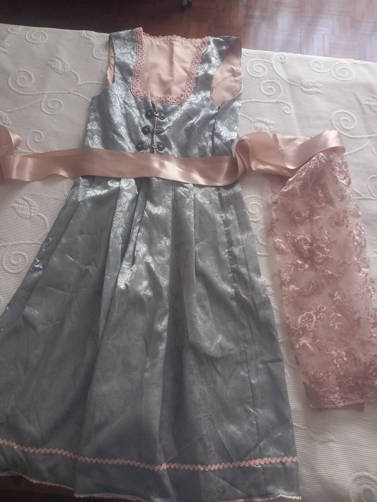 Vestido chinês com avental