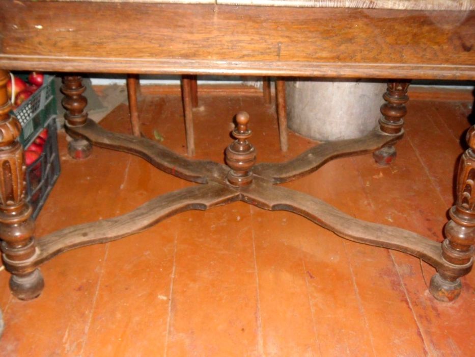 Антикварний дубовий стіл Терміново