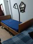 Cama articulada elétrica com elevação em altura