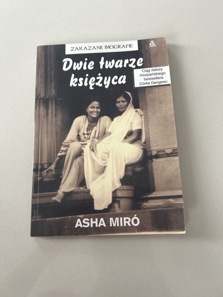 Dwie twarze księżyca Asha Miró