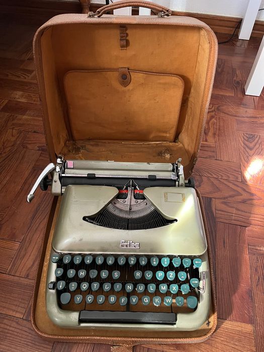 Máquina de escrever manual, antiga