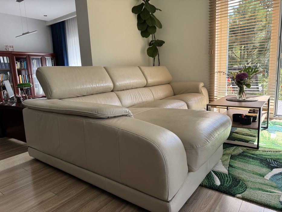 Kanapa narożna Kler beż skórzana, wartość nowej 15 tys zł