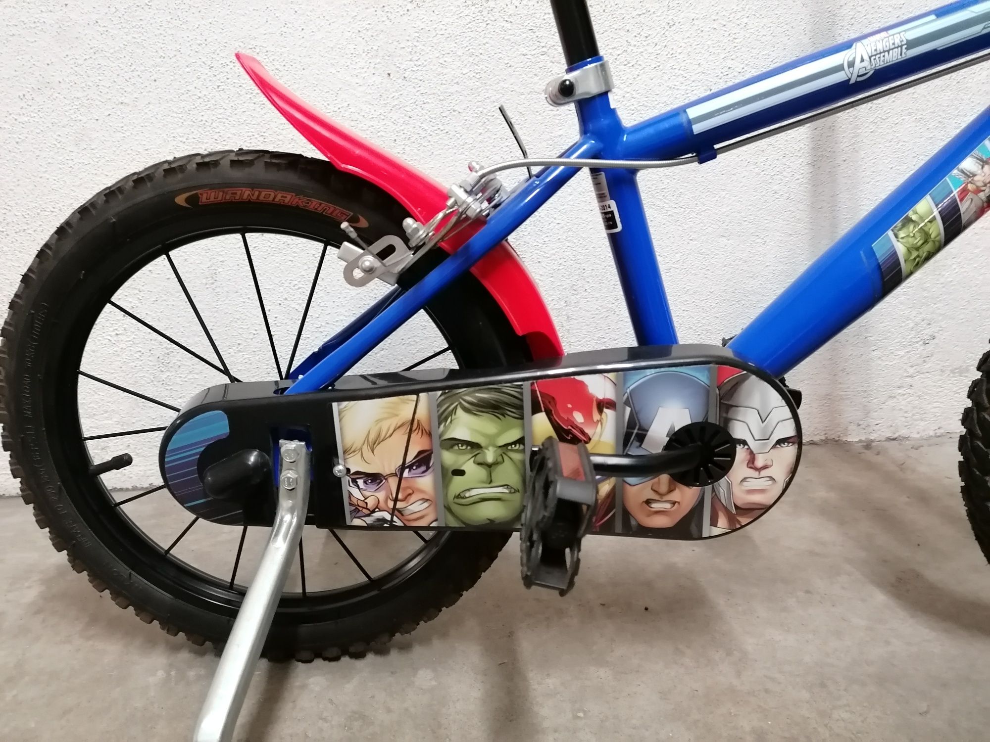 Bicicleta da Marvel para criança excelente estado