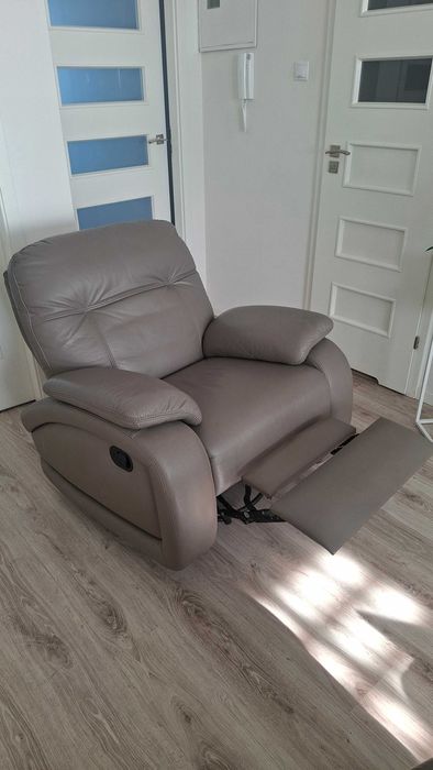 Sprzedam fotel z ekoskóry.