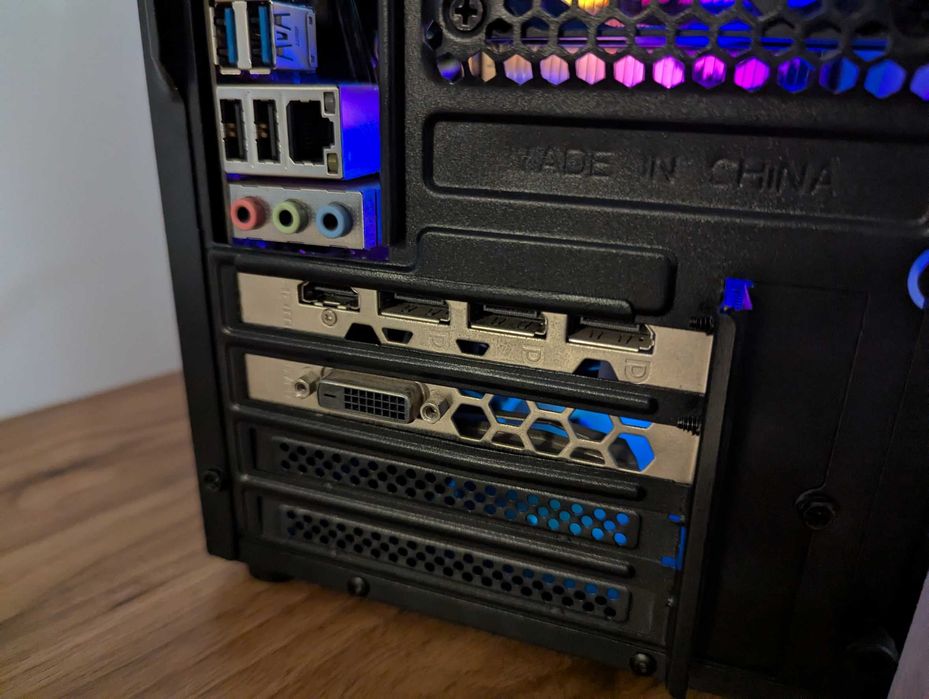 Tani Komputer do Gier I5 RX 570 MSI 512GB SSD 16GB RAM Kompaktowy