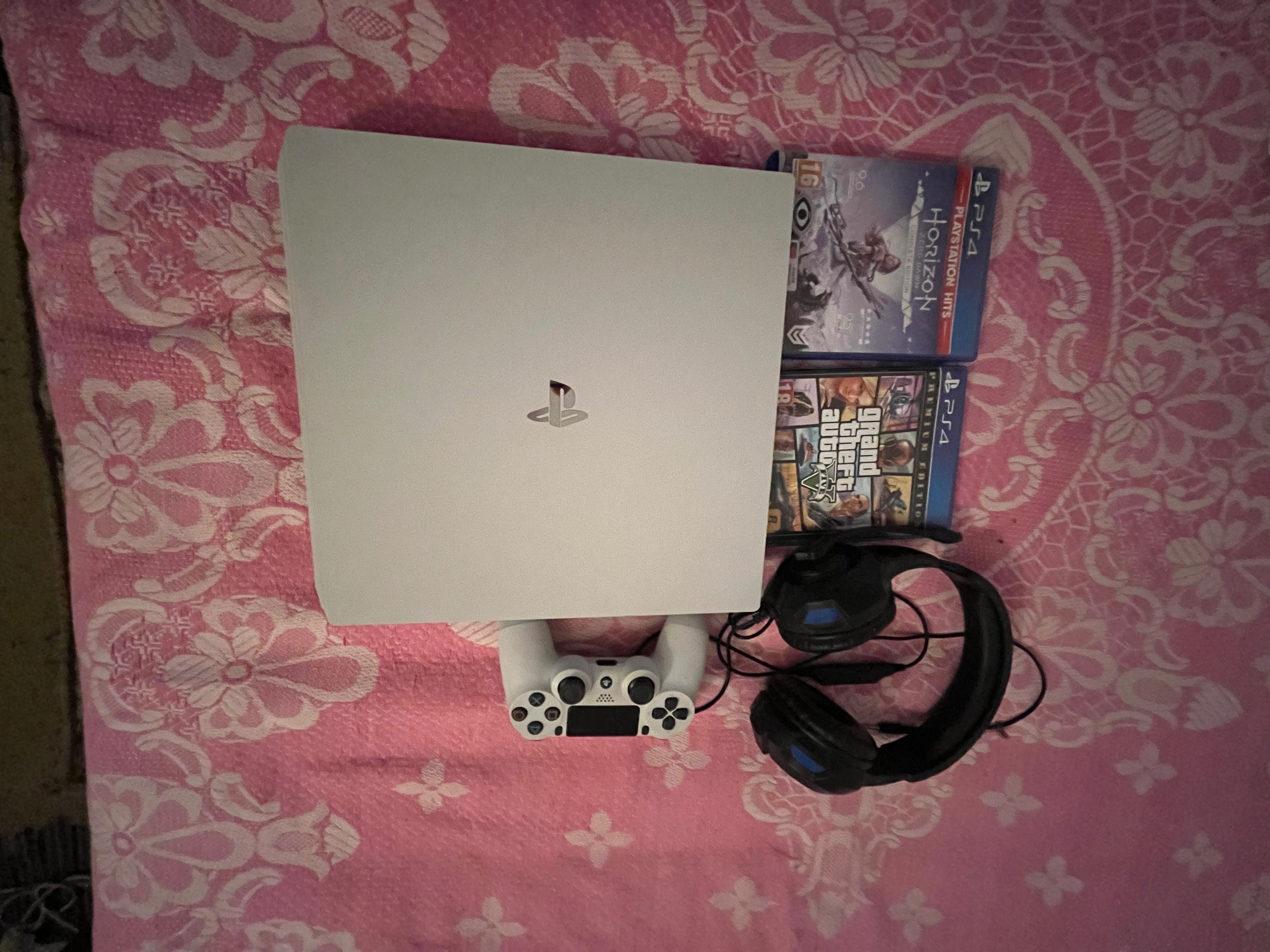 PS4 Pro 1TB 4K auscultadores e dois jogos