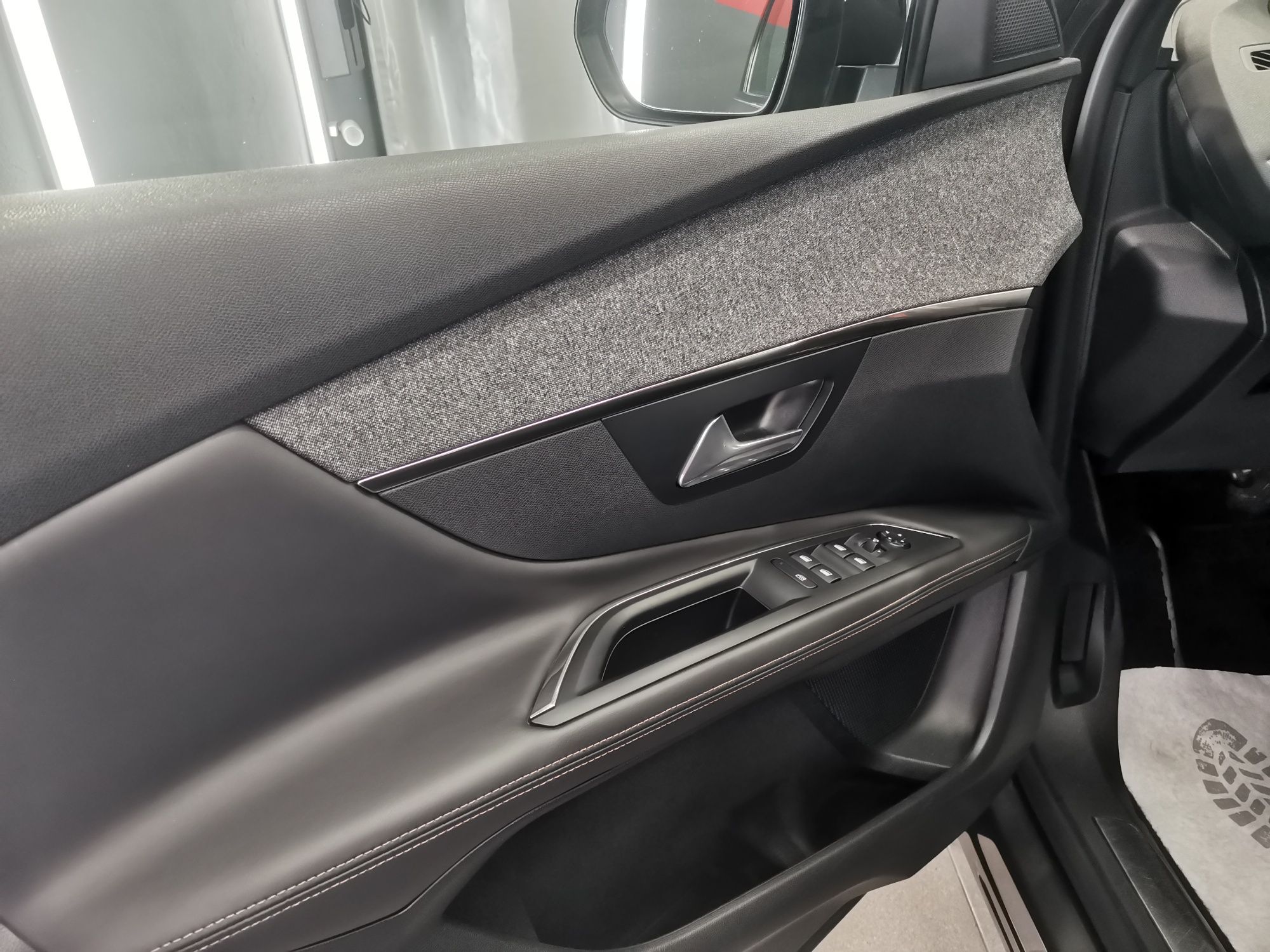 Пежо-3008 1.6 GT 2018