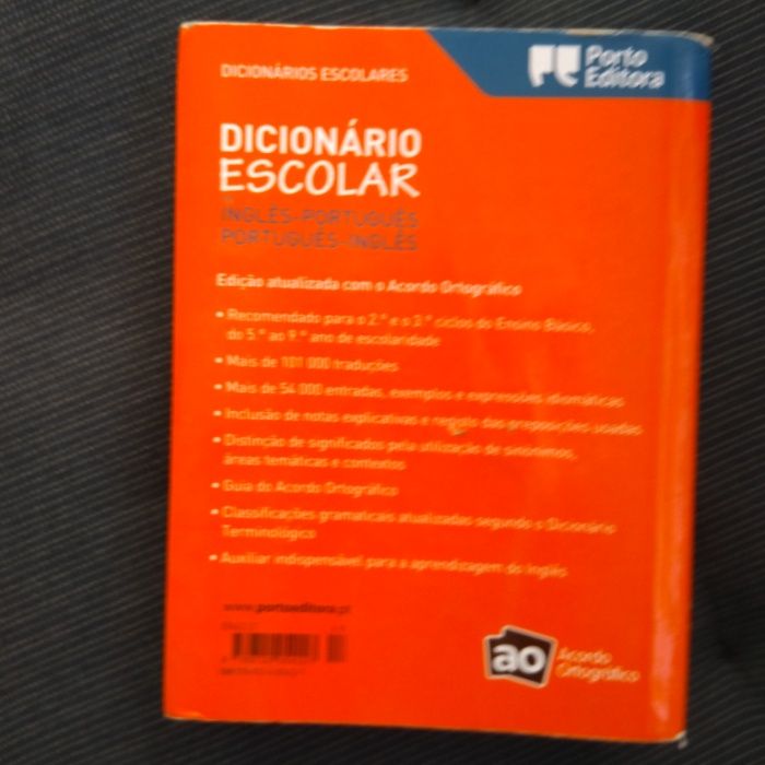 Dicionário Escolar de Português-Inglês-Português – Porto Editora